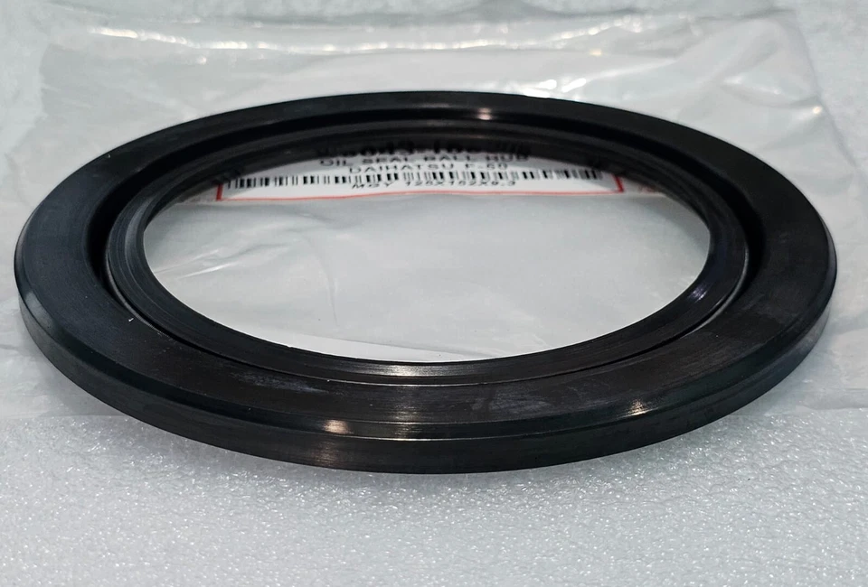 DAIHATSU TAFT F20 F50 FRONT AXLE ARM OIL SEAL BALL HUB NEW - Image 1 of 4