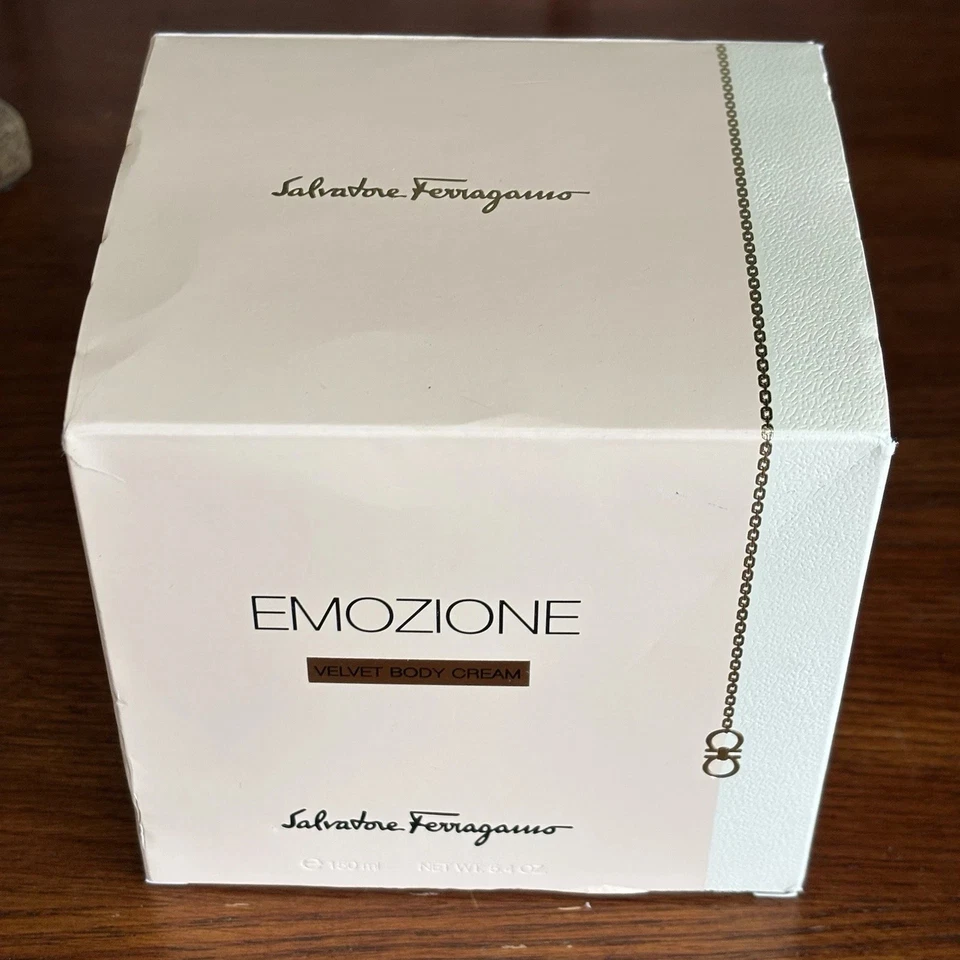 Crema corporal de terciopelo Salvatore Ferragamo Emozione 5,4 oz/150 ml SELLADA Foto 1 de 1