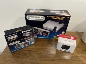 NINTENDO NES MINI CLASSIC EDITION AUSTRALIAN VERSION BRAND NEW PLUS ACCECORIES - Picture 1 of 3