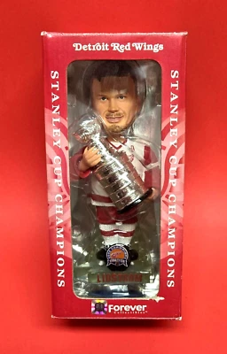 2002 FOREVER MEN OF THE ICE NICKLAS LIDSTROM 2002 STANLEY CUP BOBBLE HEAD NRFB! - Image 1 of 4