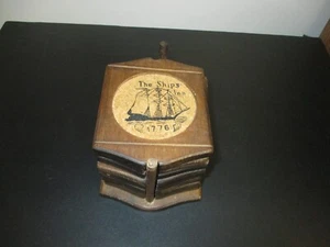 The Ships Inn 1776 Wood Bottle Coaster Set Of 8 With Holder - Picture 1 of 6