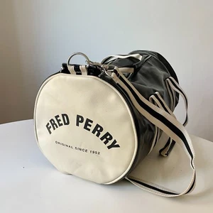Fred Perry Classic Barrel Holdall Bag Duffle Travel Black White - Picture 1 of 12