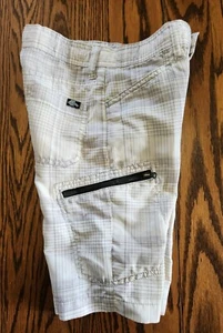 Lee Dungarees Boy's Grafton Cargo Shorts Size 7X Regular White and Gray Plaid - Picture 1 of 11
