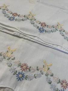 Vintage 2 Pair embroidered Floral Bow Granny Core White Pastel Scalloped Edge - Picture 1 of 7