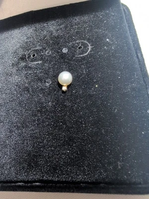 Pendiente vintage único de oro de 14k con detalles de diamantes genuinos y perlas cultivadas .41 g Foto 1 de 2