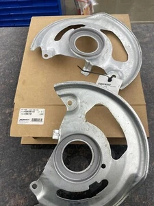1978-88 G-Body GM NOS Front Disc Brake Backing Plate Shield Set 459757 459758 - Picture 1 of 3