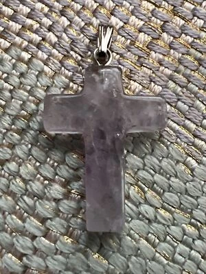 Colgante Cruz Piedra Cristal Amatista Morado Tallado a Mano Foto 1 de 4