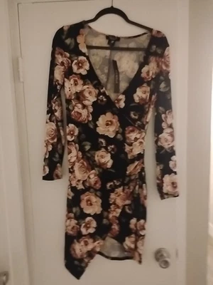 Vestido envolvente floral de manga larga con cuello en V Foto 1 de 3
