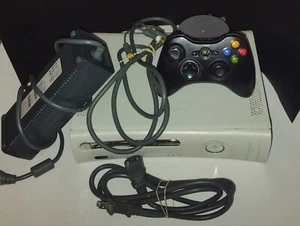White Xbox 360 With Cords And One Controller (No Battery Pack On Controller) - Picture 1 of 7