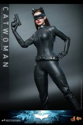 HOT TOYS 12″ DC BATMAN THE DARK KNIGHT TRILOGY CATWOMAN ANNE HATHAWAY 1/6 MMS627 - Image 1 of 4