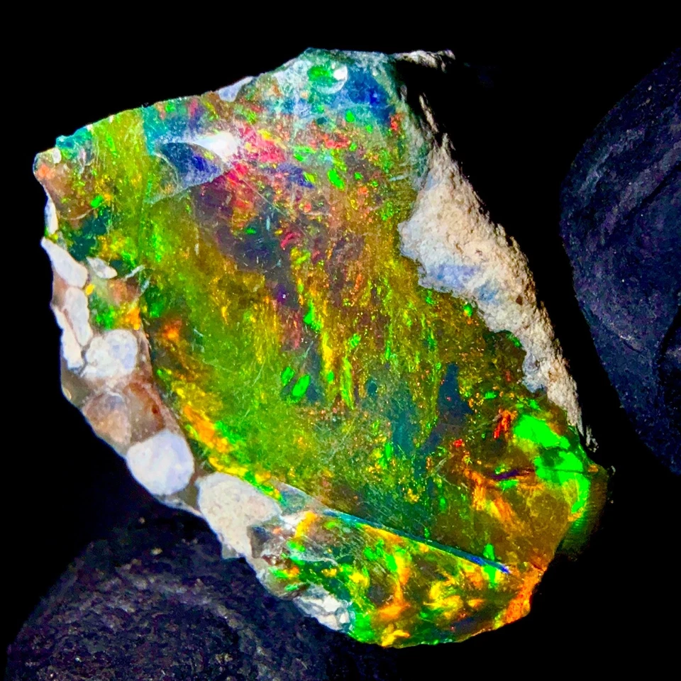 Opal gemstone, Natural Ethiopian Fire opal raw, Black opal rough 11 Ct 17x13 mm - Image 1 of 4