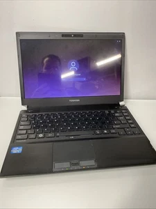 Toshiba Portege R830-139 With Charger / Slight Damage To Case / With Linux - Picture 1 of 6
