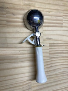 Bonny Prod Co. NY Vintage Eisportionierer aus Metall, Kunststoffgriff weiß - Bild 1 von 3