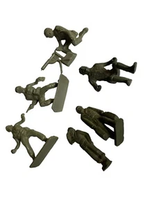 VTG Plastic Army Soldiers Mixed Lot Of 6 - Picture 1 of 3