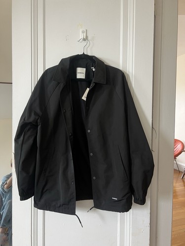 Giacca a vento uomo Sandro Coach Noir media nuova con etichetta. Vendita al dettaglio $450