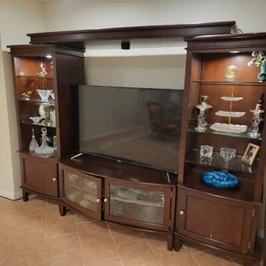Milwaukee Furniture Tv Entertainment - Picture 1 of 2