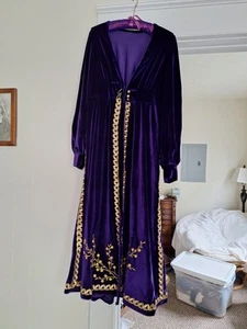 Accappatoio in velluto elasticizzato viola reale fatto a mano dettagli floreali cosplay taglia 8 - Foto 1 di 4
