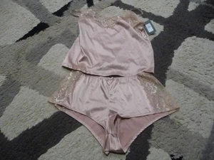 Nuevo Conjunto de Pijama Mujer Frederick’s Of Hollywood Beige Satinado Talla Mediana M - Imagen 1 de 4