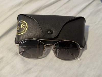 Gafas de sol polarizadas Ray-Ban RB 3719 003/M3 pulidas plateadas gris claro con estuche Foto 1 de 4