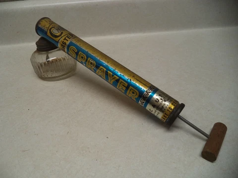 Vintage Coast To Coast Stores Bug Weed Fungicide Sprayer 1967? Cover