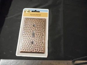 Gehämmerte Bronze Optik 1 Knebel Wandplatte Abdeckung - Bild 1 von 2