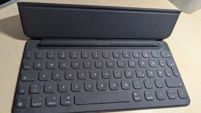 Apple Smart Keyboard A1772 für iPad Pro 9,7", QWERTZ, Anthrazit - Bild 1 von 4