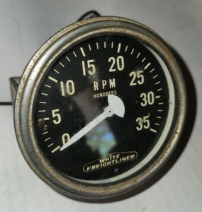 Vintage OEM White Freightliner Tachometer, 3500 RPM with Retainer bracket - Bild 1 von 3