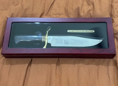 Памятный нож-боуи Alamo. Ограниченный выпуск в деревянном корпусе дисплей. - Изображение 1 из 4