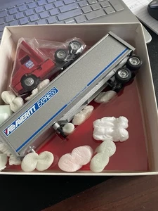 Winross International Averitt Express w/ Van Trailer. New in Box - Picture 1 of 1