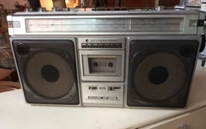 Sharp GF-8686 Ghetto Blaster Boombox Radio Vintage Registratore - Foto 1 di 8