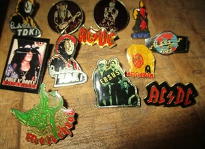 Lot 12 pin s collector -Série Hard Rock-AC/DC-Guns roses-Motor Head-Iron Maiden. - Bild 1 von 7