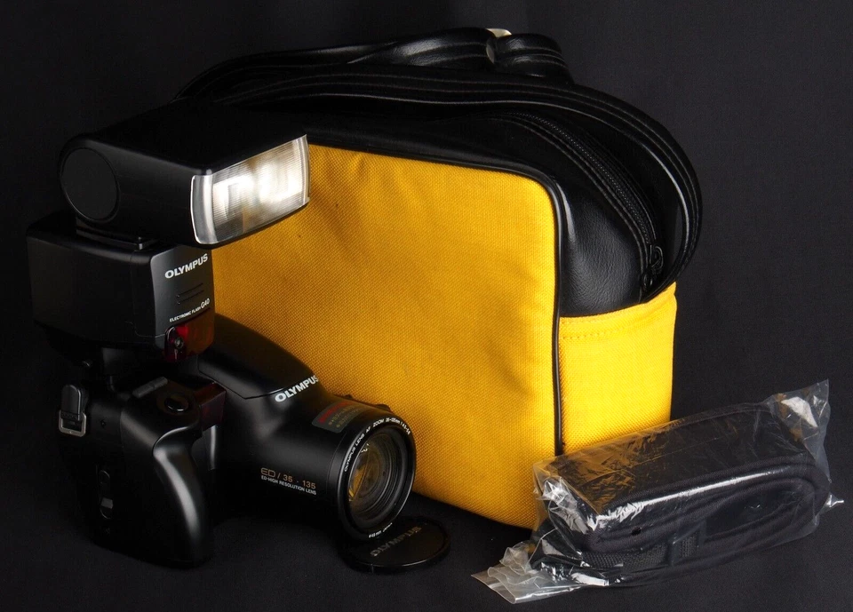 Olympus L-2QD 35mm Film Camera c/w AF 35-135mm f/4.5-5.6 ED Lens & G40 Flash Kit - Image 1 of 4