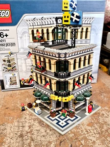 ECCELLENTE LEGO Creator Expert Costruzioni Modulari GRAND EMPORIUM 10211 99,9% Comp. - Foto 1 di 24