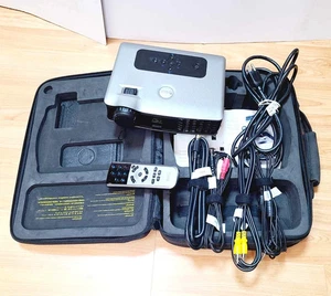 PROYECTOR FRONTAL PORTÁTIL DELL 3400MP DLP 1500 ANSI LÚMENES CON ESTUCHE + LÁMPARA 359HRS - Imagen 1 de 9