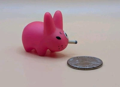 Kidrobot SMORKIN' LABBIT Serie 2 ROSA FLORENTE Mini Figura Vinilo 1.5" Kozik Foto 1 de 4