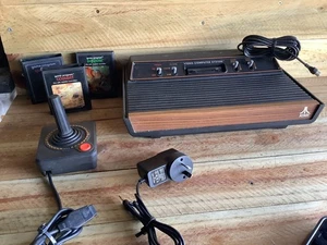 ATARI 2600 WOODY WOODGRAIN 4 SWITH CONSOLE JOYSTICK GAMES - TESTED WORKING - Picture 1 of 9