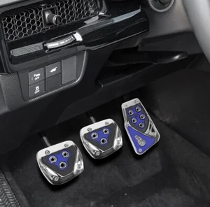 Blue / Silver Non-Slip Foot Pedals Pad Universal Manual Transmission Car Pedals - Foto 1 di 5