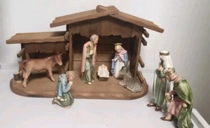 8 VINTAGE HUMMEL GOEBEL PORCELAIN CRIB FIGURES & WOODEN STABLE BUILDING - Picture 1 of 22