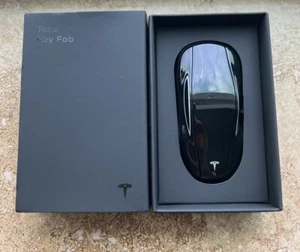 2017-25 TESLA MODEL 3/Y OEM SMART KEY REMOTE FOB FCC: 2AEIM-1133148 1133148 NEW! - Picture 1 of 6