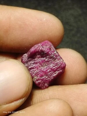 AAA Quality 100% Natural Red Ruby Rough Specimen Size 14X13X10 mm Weight 20 crt - Image 1 of 3