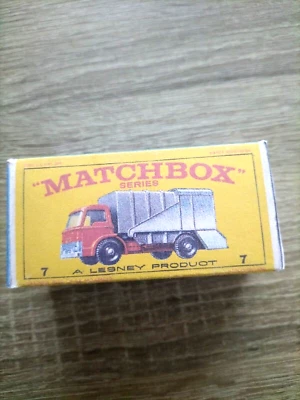 Matchbox Regular Wheels No7 Refuse Truck  - Replica / Copy Box only - Image 1 of 3