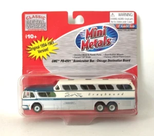 HO Greyhound GMC PD 4501 Scenic Cruiser Bus Chicago 33102 Diecast Model - Picture 1 of 2