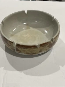 Beautiful Collectible, 7” Wide Vintage pottery ashtrayvery unique and beautiful - Picture 1 of 9