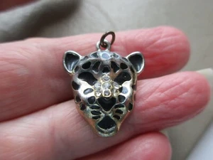 BONITO COLGANTE VINTAGE TONO PLATA ESMALTE NEGRO CRISTAL LEOPARDO GATO LLAVERO UK - Imagen 1 de 3