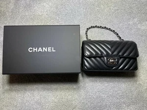 Chanel Clásico Mini Bolso con Solapa Negro Piel de Cordero Cuero Bolso de Mano Correa de Cadena FRANCIA - Imagen 1 de 11
