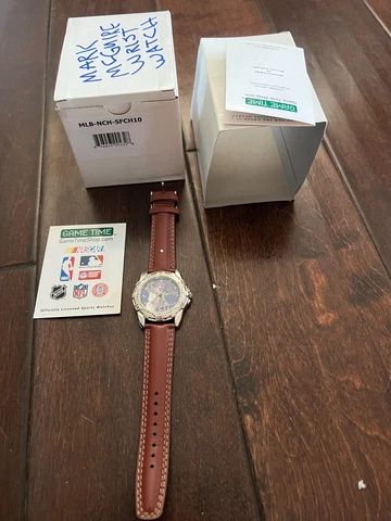 1998 Homerun Hero Mark McGwire Silver Tone Case 40 mm Brown Leather Watch Cover