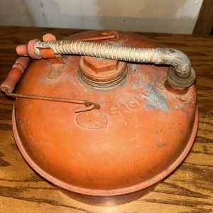 Vintage 2 Gallonen Eagle Benzinkanister mit Metallauslauf und Messingarmatur - Bild 1 von 7