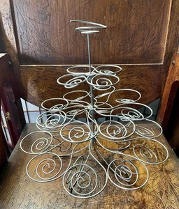 "Soporte para cupcakes de metal plateado plegable de 12"" de alto 23 cupcakes" - Imagen 1 de 4