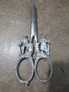 Tijeras de coser antiguas plateadas figurativas holandesas Hanau importación uvas marca ornamentada - Imagen 1 de 6