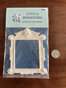 Casa de muñecas miniatura grande sobre manto marco fundición - Imagen 1 de 5